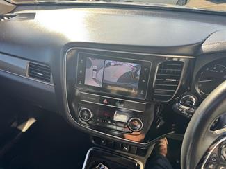 2018 Mitsubishi Outlander - Thumbnail