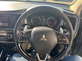 2018 Mitsubishi Outlander - Thumbnail