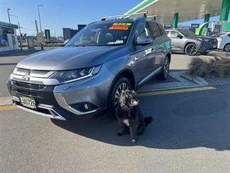 2018 Mitsubishi Outlander - Thumbnail