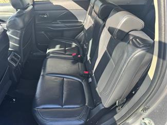 2018 Mitsubishi Outlander - Thumbnail