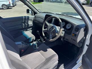 2010 Nissan Navara - Thumbnail