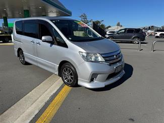 2011 Nissan Serena - Thumbnail