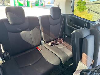 2011 Nissan Serena - Thumbnail