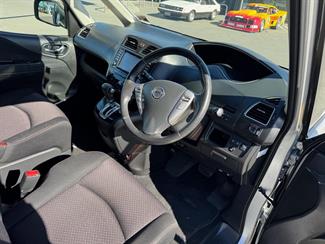 2011 Nissan Serena - Thumbnail