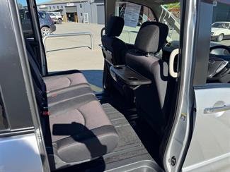 2011 Nissan Serena - Thumbnail
