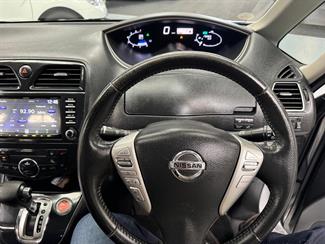 2011 Nissan Serena - Thumbnail