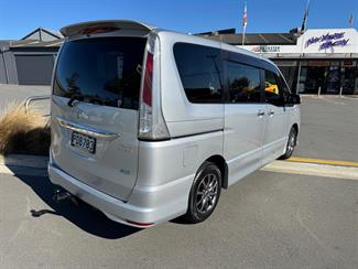 2011 Nissan Serena - Thumbnail