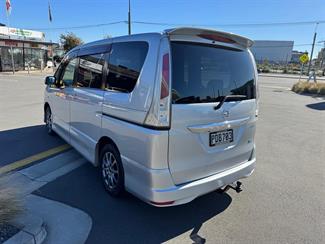 2011 Nissan Serena - Thumbnail