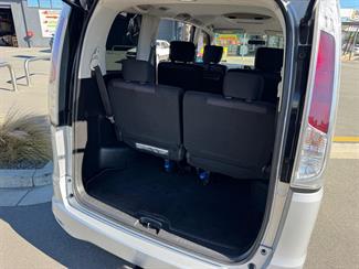 2011 Nissan Serena - Thumbnail
